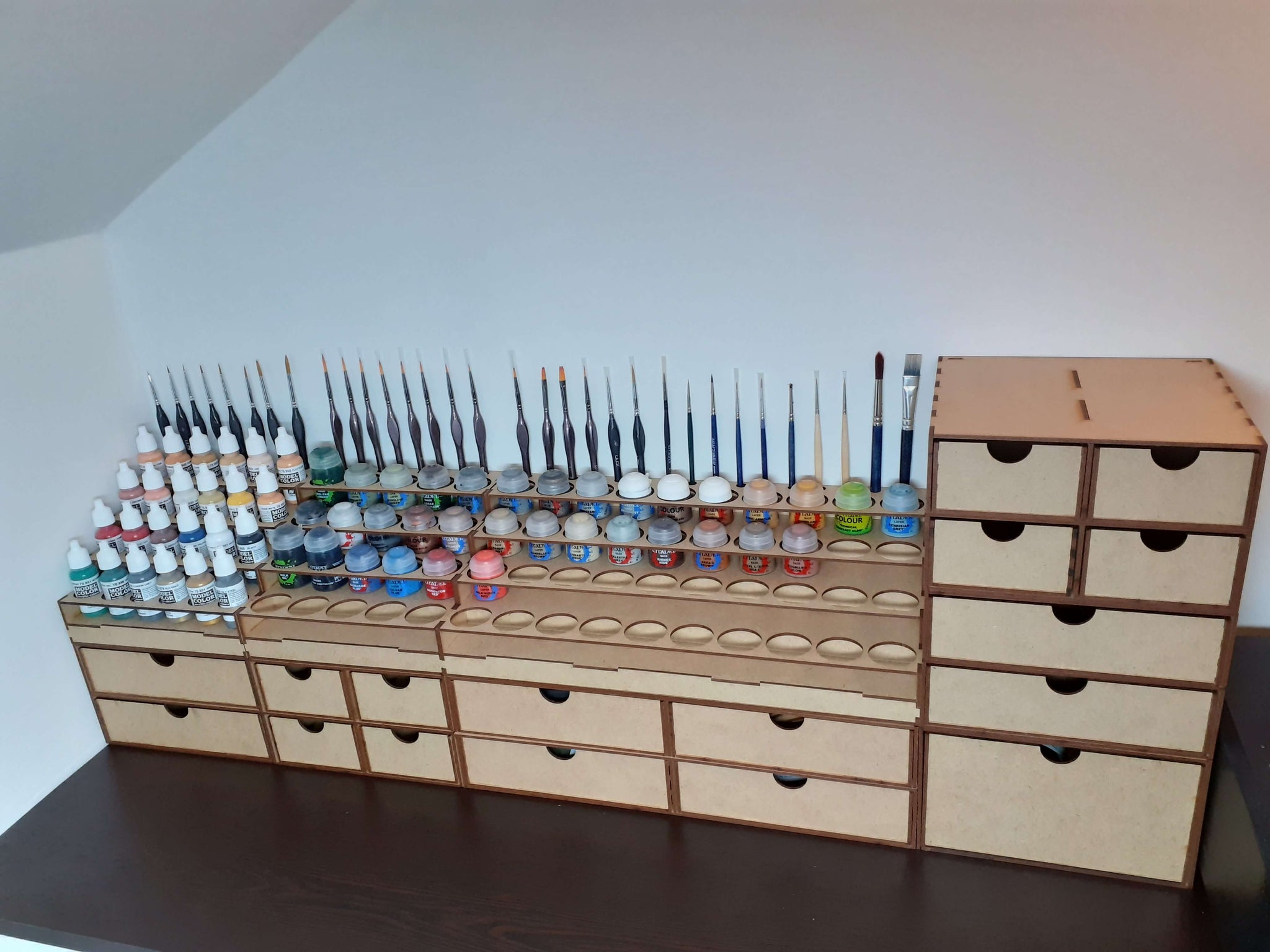 Silu- Station de peinture Vallejo avec petite table de travail et pack Gamecolor Vallejo, organisateur de peinture modèle, pinceaux, miniatures Silu- Station de peinture Vallejo avec petite table de travail et pack Gamecolor Vallejo, organisateur de peinture modèle, pinceaux, miniatures